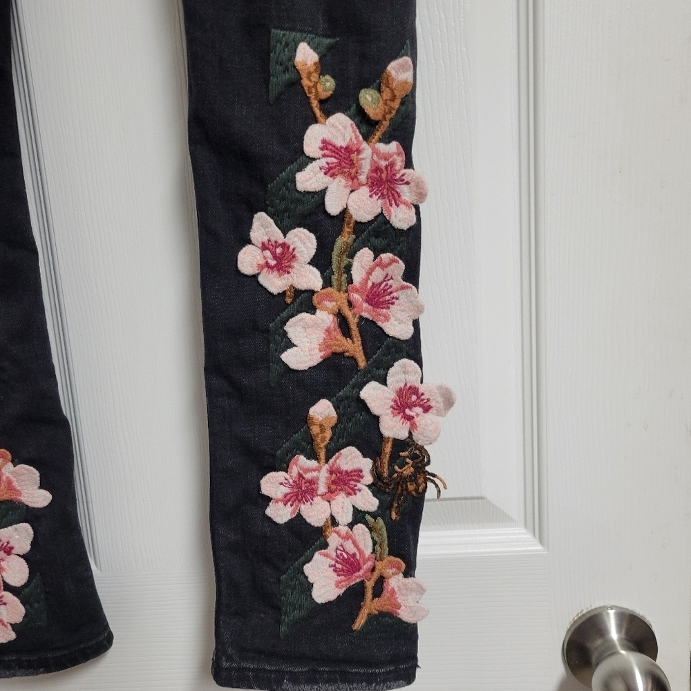 Off-White Main Label c/o Virgil Abloh Floral Embroidered Skinny Jeans. - Picture 5 of 16